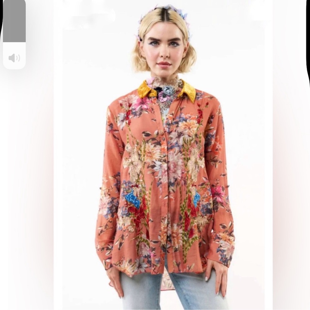 Floral Women's Top with Yellow Collar